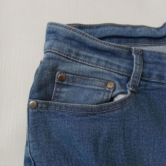 Fashion Nova Women's 1X Blue Medium Denim Wash Distressed Plus Size Skinny Jeans - Picture 7 of 12